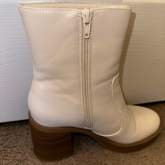Women's White Ankle Boots - Picture 1 of 3